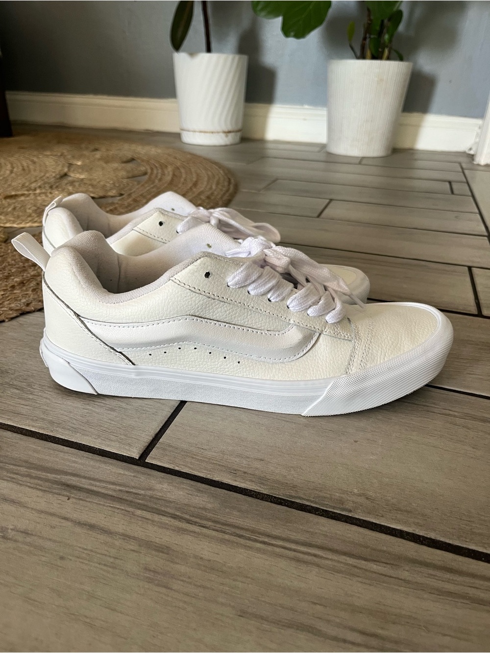 Vans Men's All-White Low-Top Leather Skate Sneakers